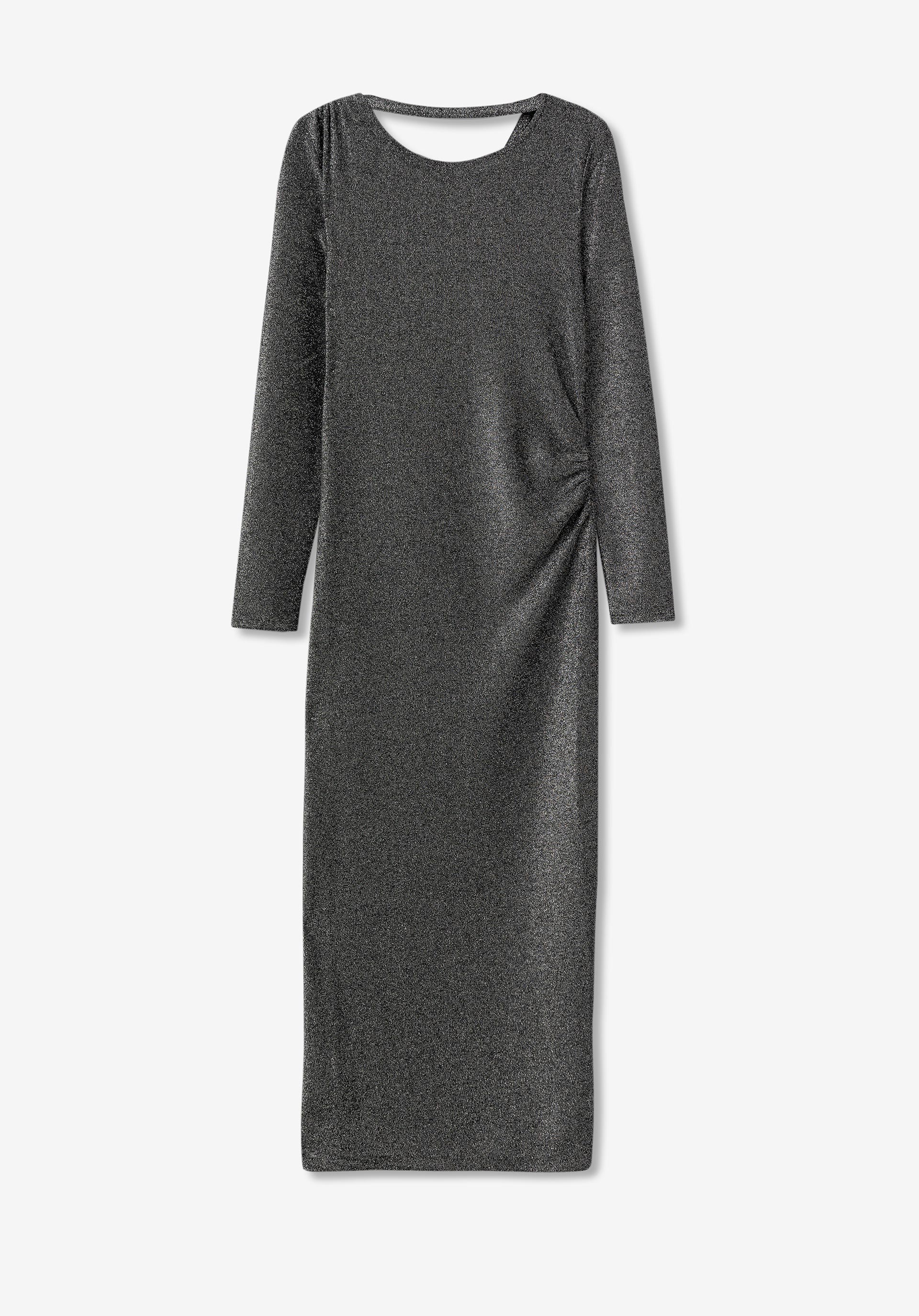 Vestido com Brilho e Abertura nas Costas