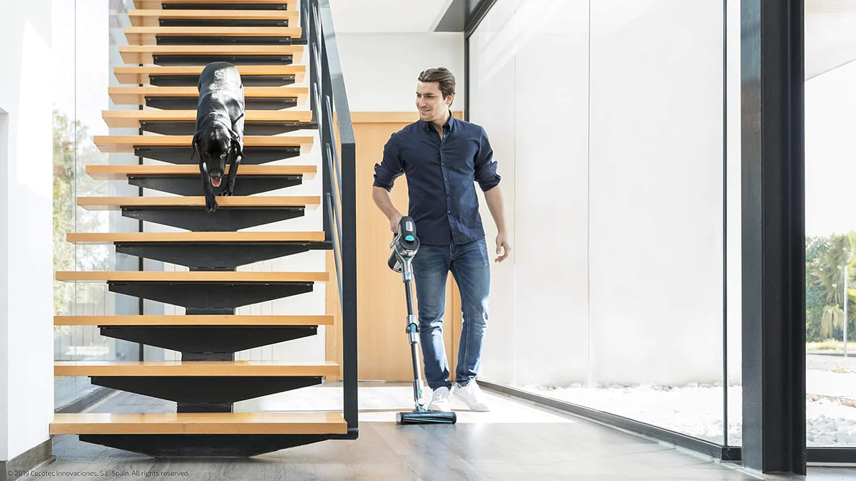 aspirateur balai sans fil 4 en 1 430W bleu noir Cecotec