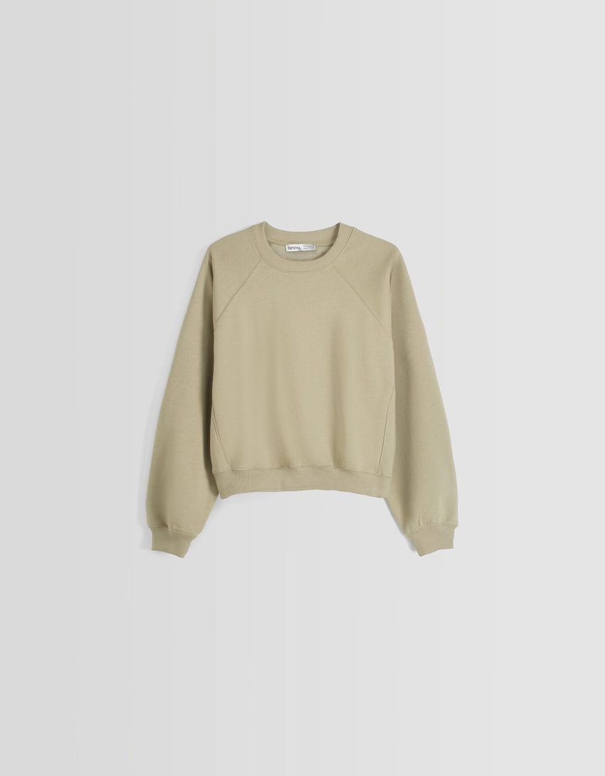 Moletom com mangas raglan