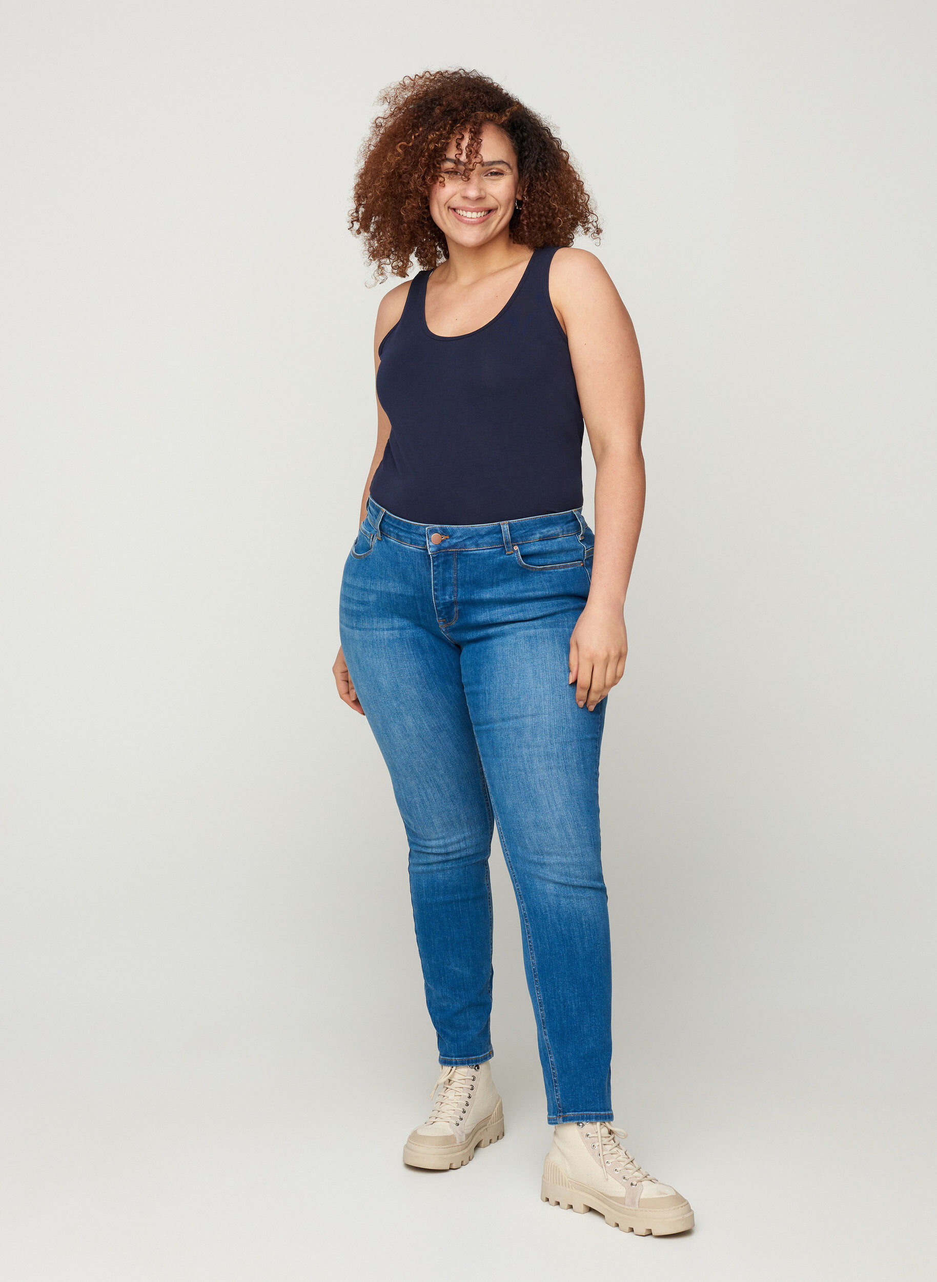 Ensfarvet basis top