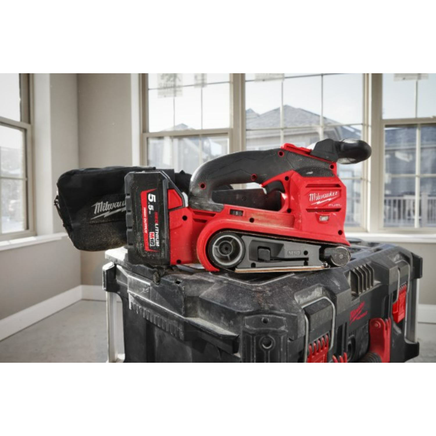 Milwaukee M18 FBTS75-552X 18V Li-ion accu bandschuurmachine set (2x 5.5Ah) in HD Box- 75 x 457 mm