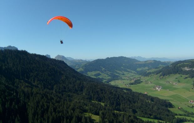 Tandem Paragliding in Marbach als Geschenkidee