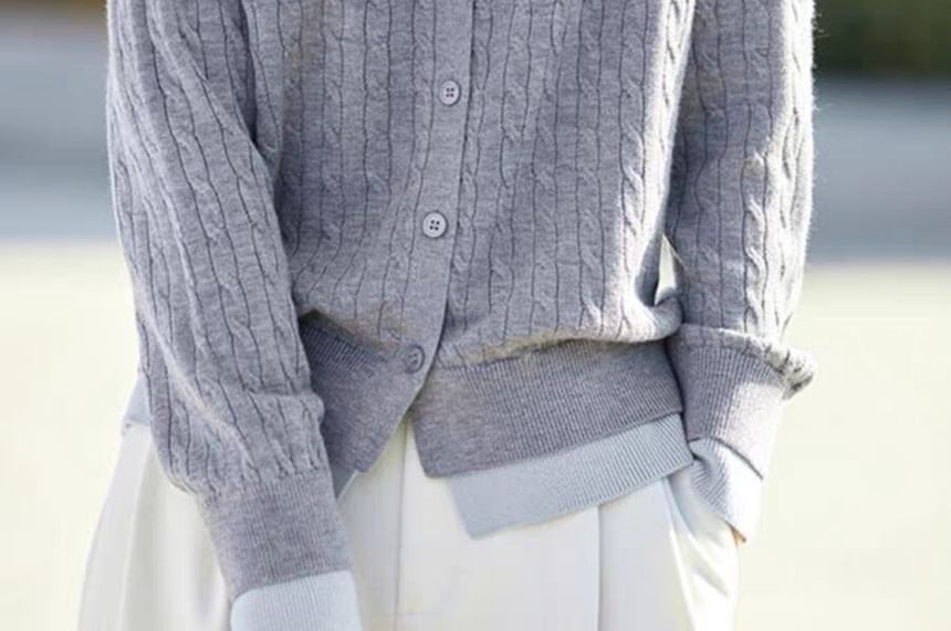 Jeonseon - Tweekleurige kabelgebreide cardigan met kraag