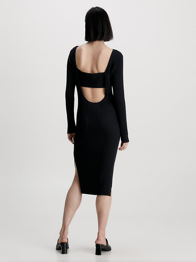 Vestido canelado de corte justo com costas abertas