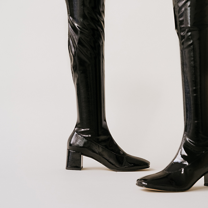 Bottes hautes à talons  en vernis stretch noir