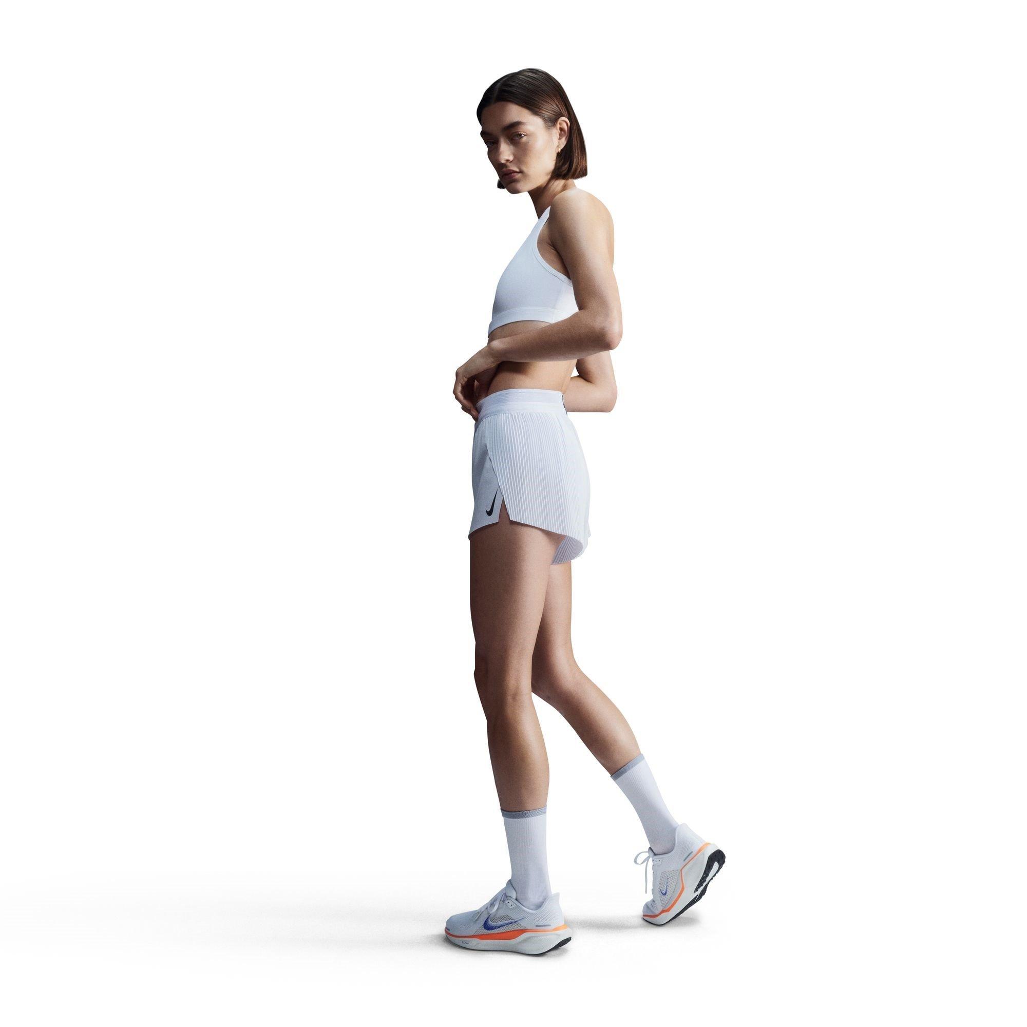 Nike Swoosh Womens Medium Support 1 Piece Pad Sports Bra