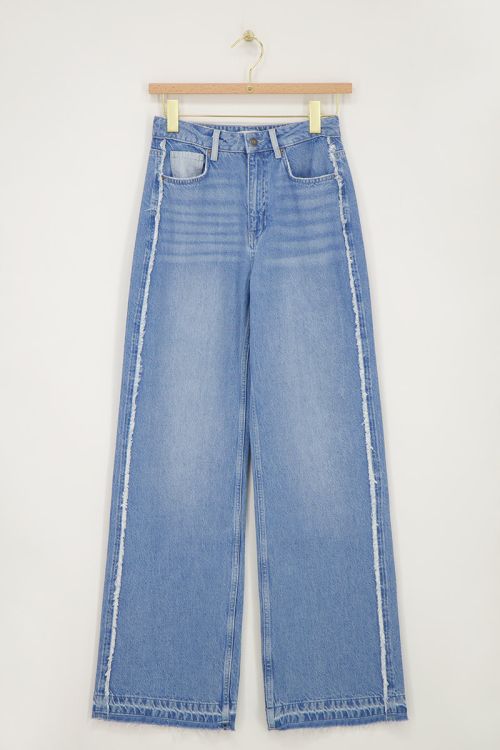 Lichtblauwe wide leg jeans met contrasterende zak