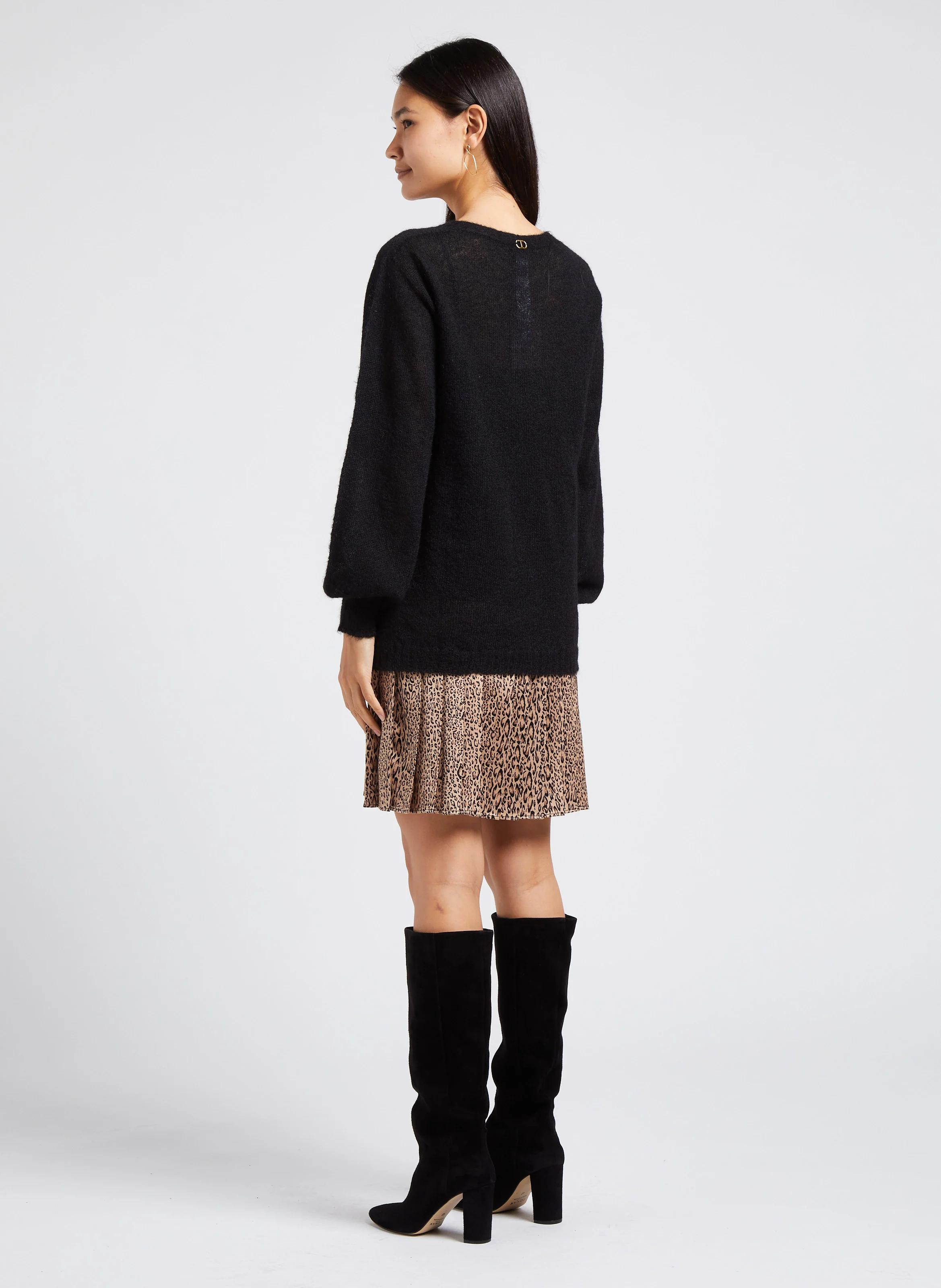 Pull à col V ample en laine mélangée et robe droite | Noir