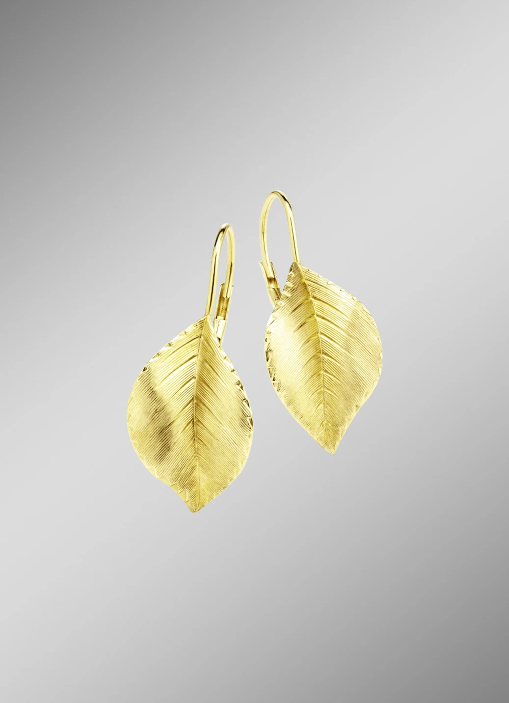 Ohrringe im Blatt-Design