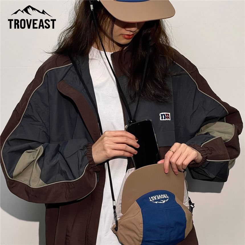 Trovelst - Geborduurde tweekleurige pet