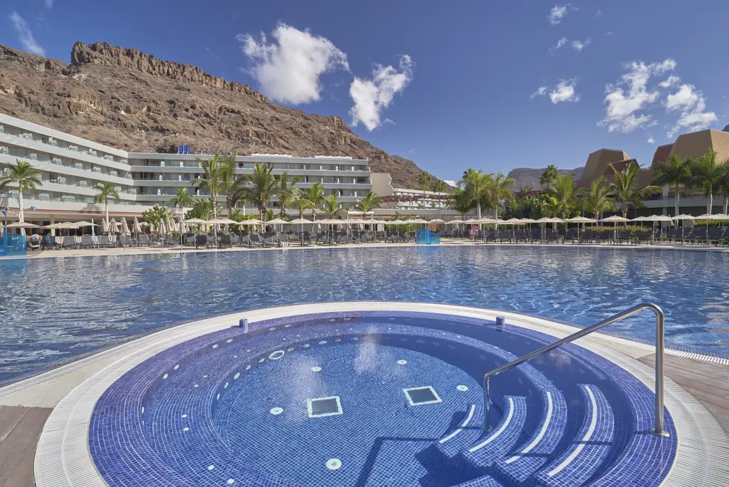 Fly & Go Radisson Blu Resort & Spa Logies en ontbijt - Hotel