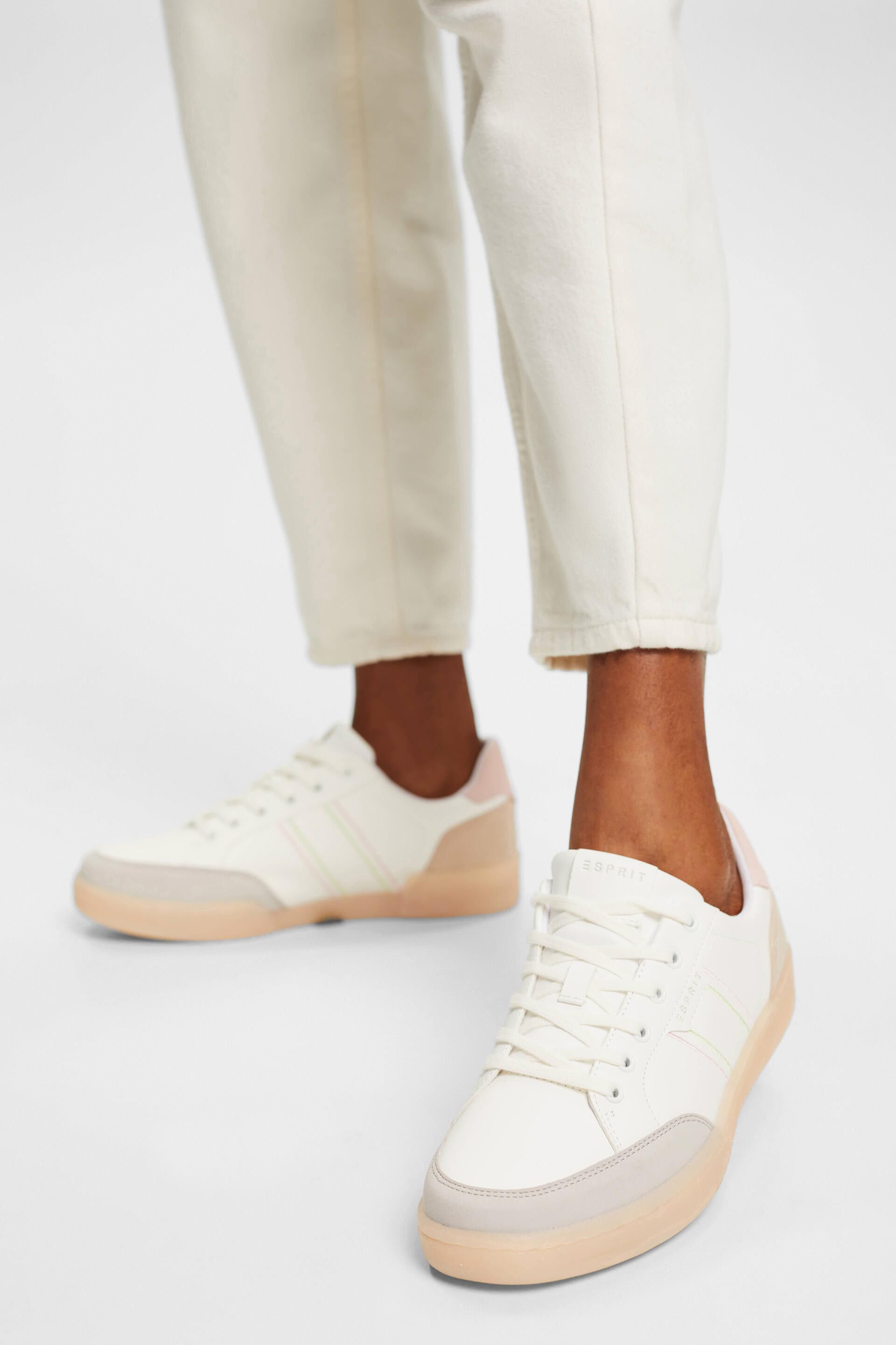 Sneakers en similicuir à semelle colorée