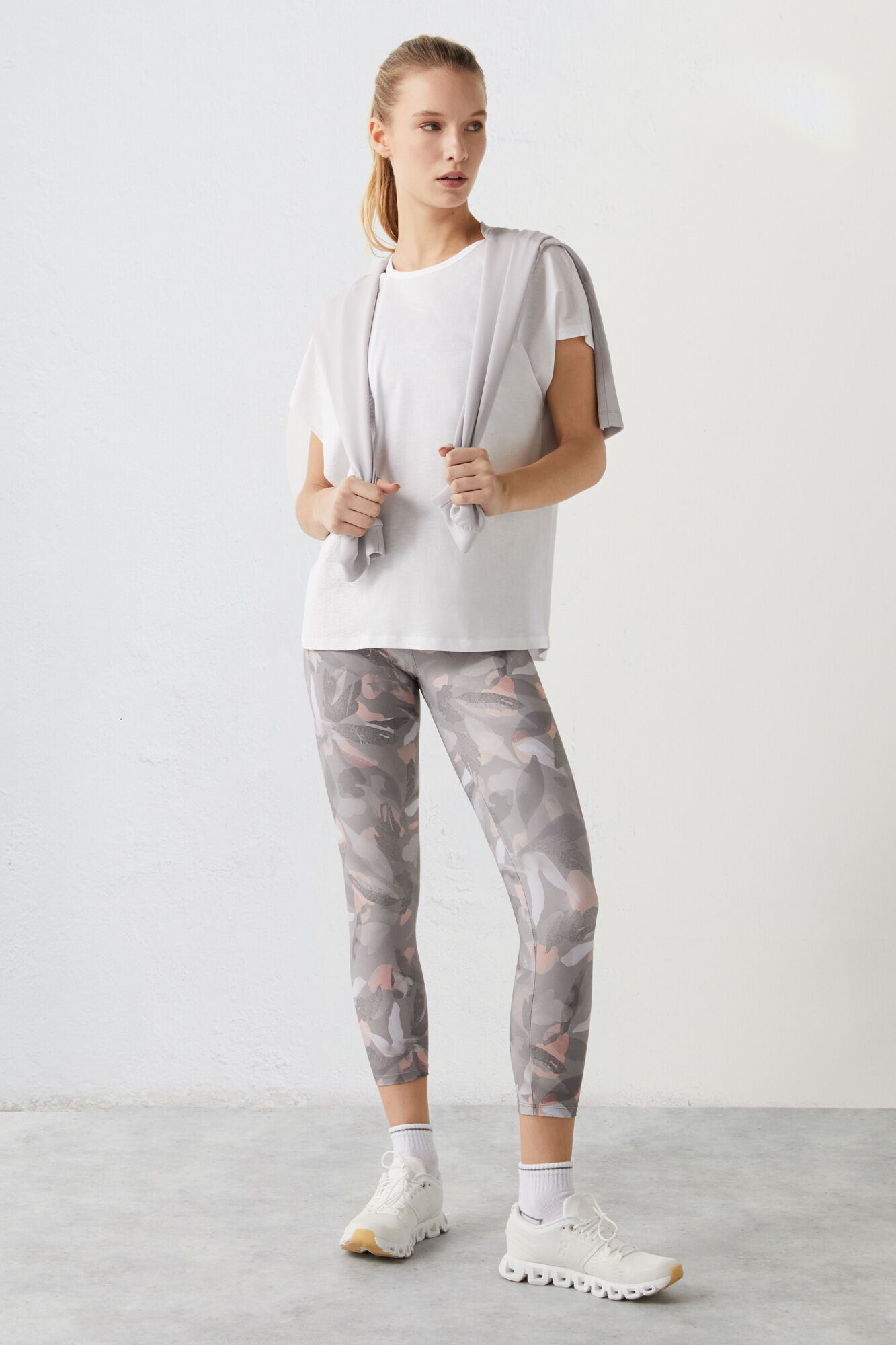Leggings cropped flores 4D Stretch - cinza