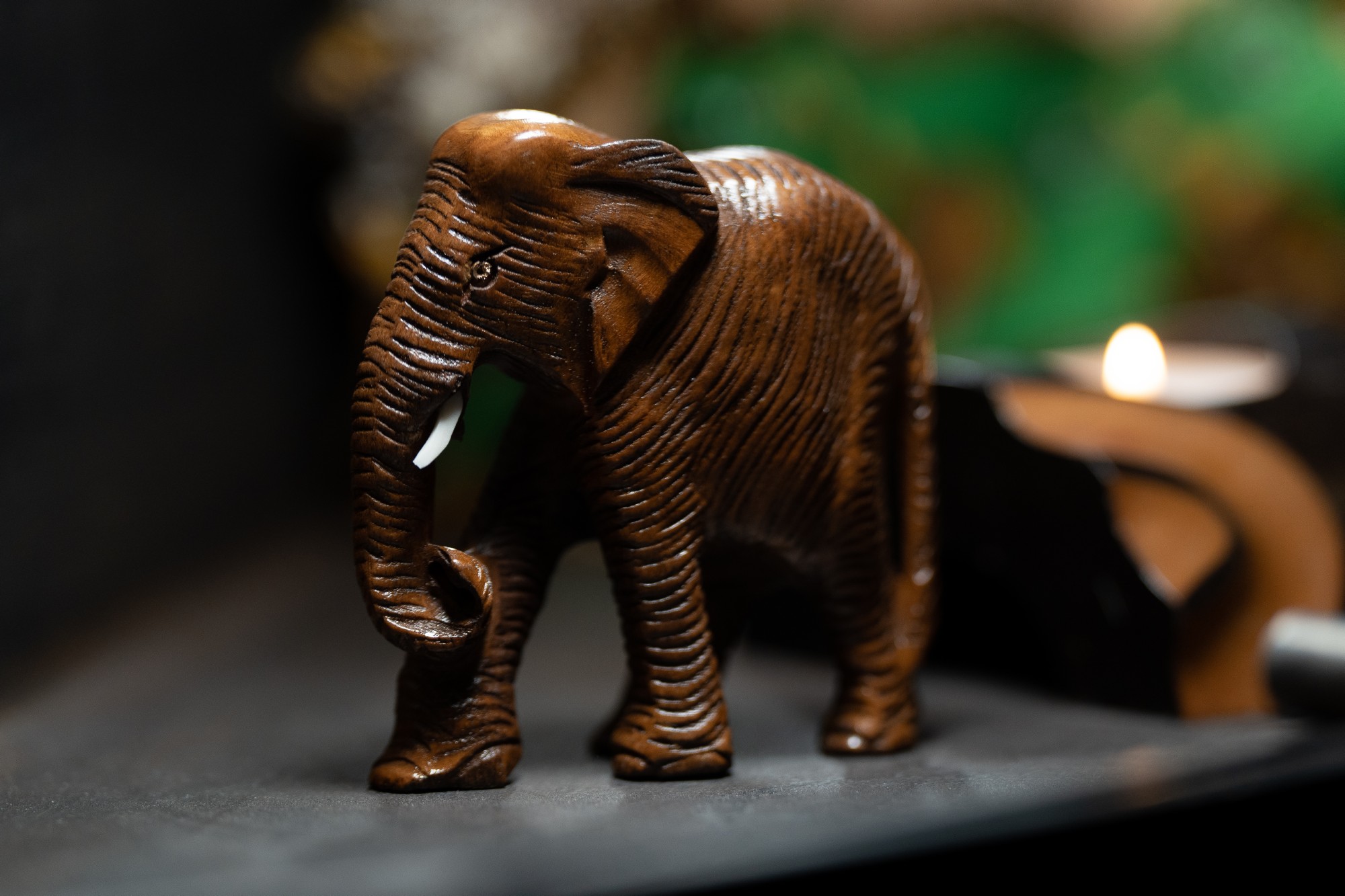 Elefant aus Holz, braun, H 7 cm, B 8 cm, T 3 cm von fischer's lagerhaus