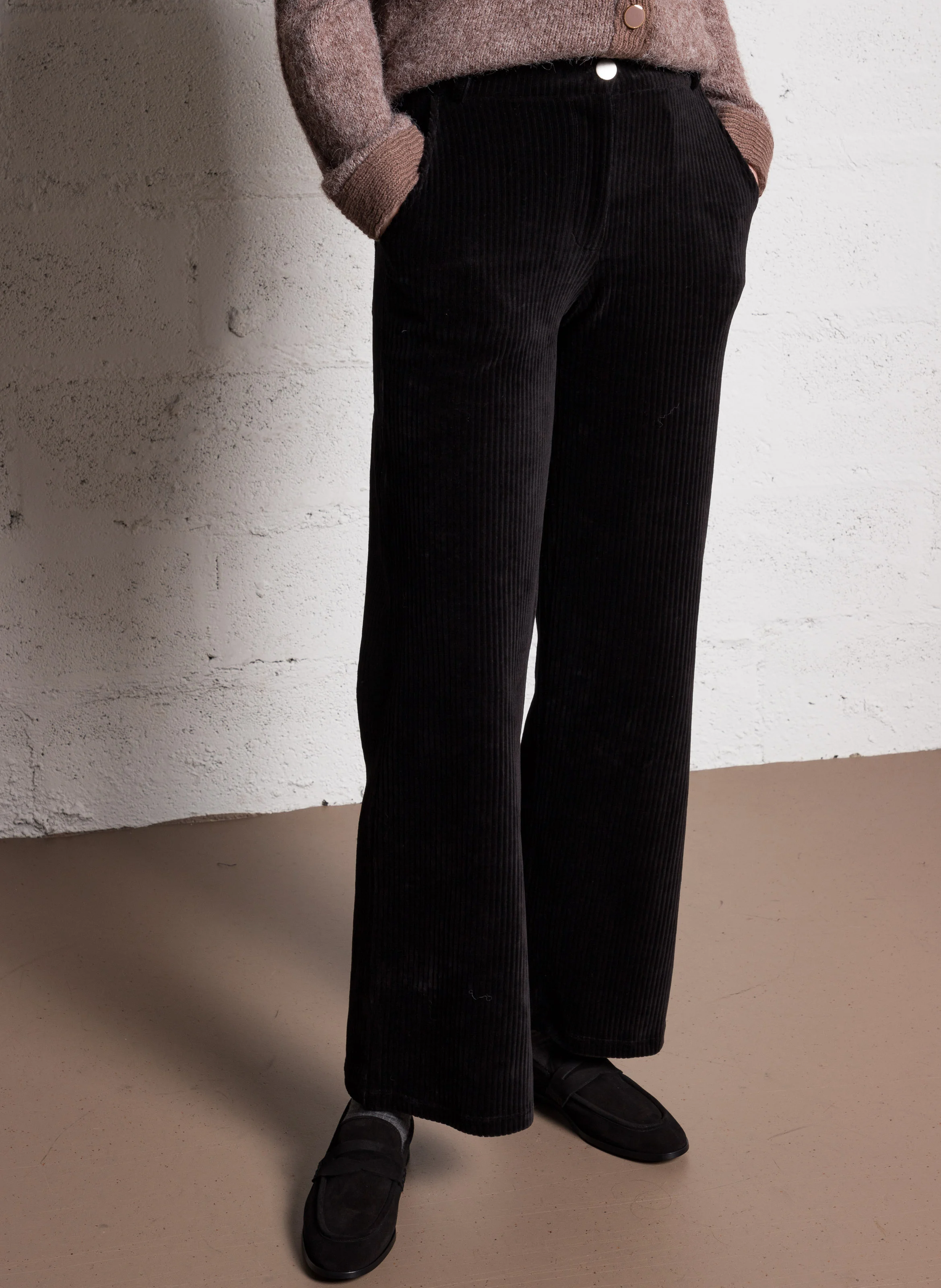 KITA - Pantalon droit en velours côtelé| Noir