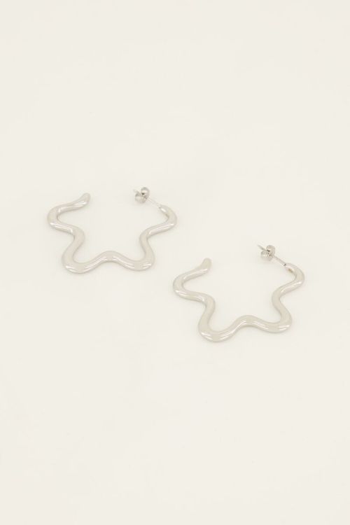 Swirl oorhangers met golvende vorm