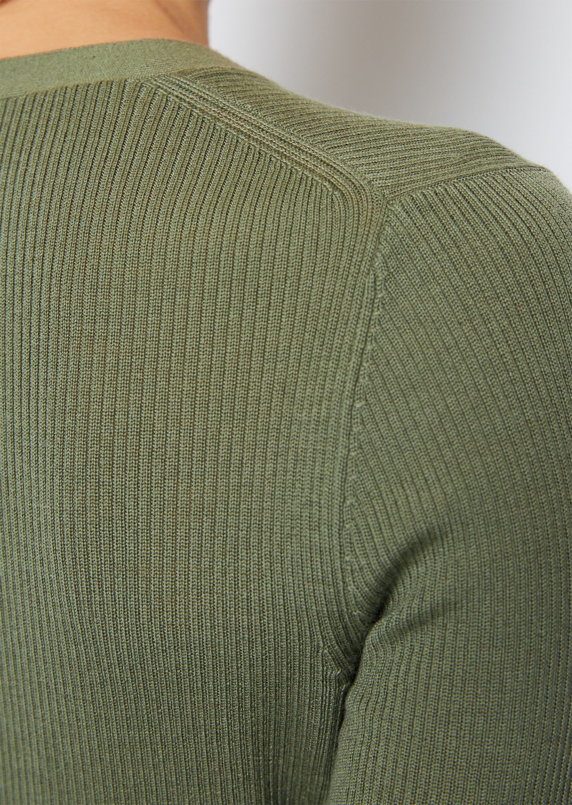 V-Neck-Cardigan slimaus softer Merinowolle