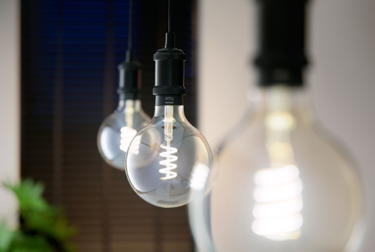 Philips Hue - E27 Filament G125 -White Ambiance