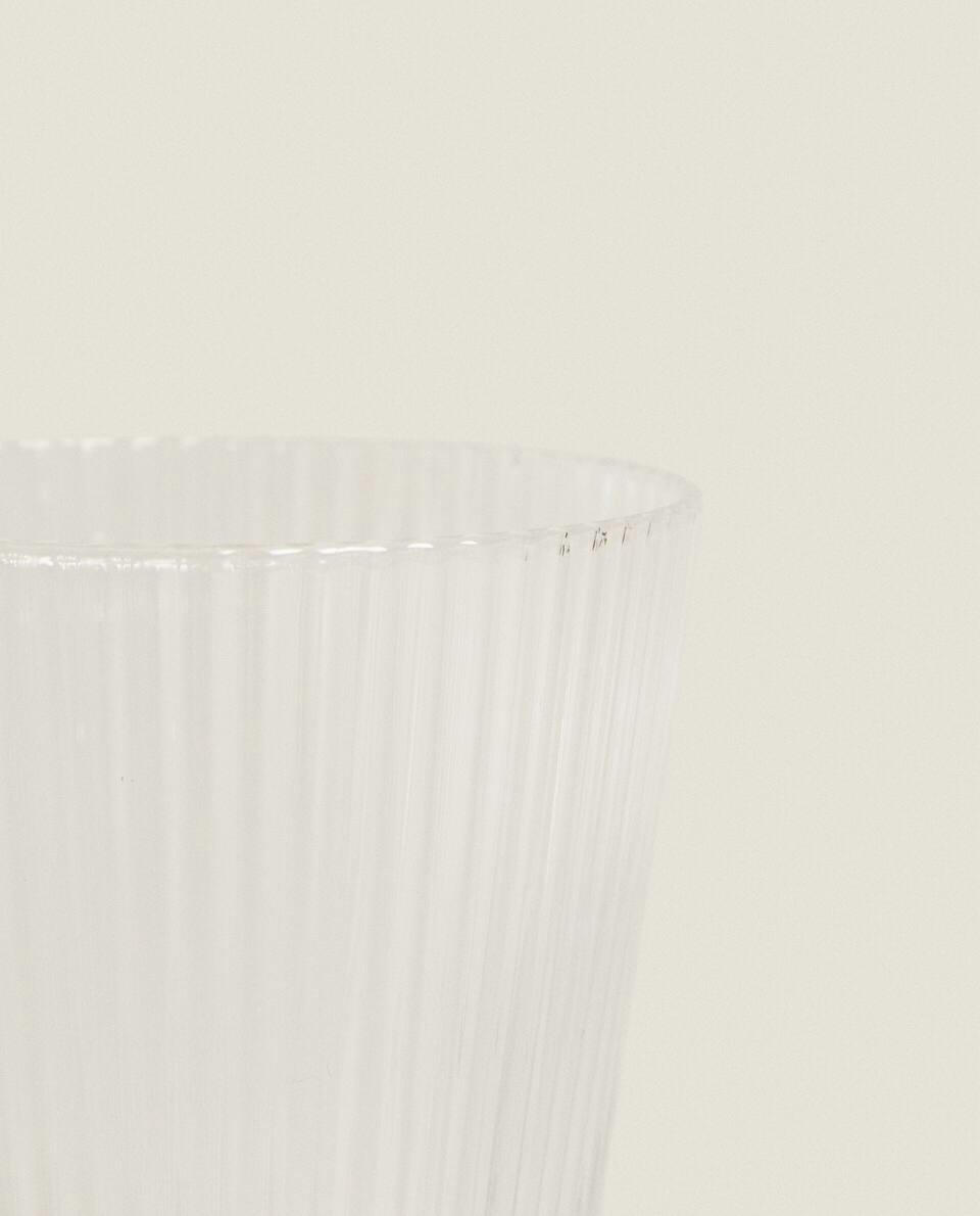 COPO DE VIDRO COM DESIGN LISTADO
