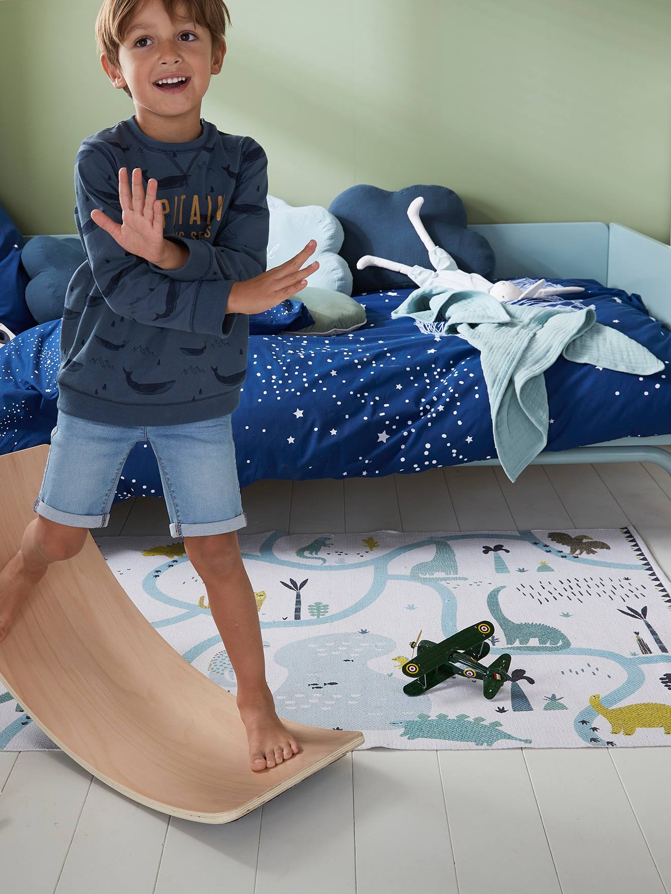 Tapete Dinoland liso branco claro com motivos