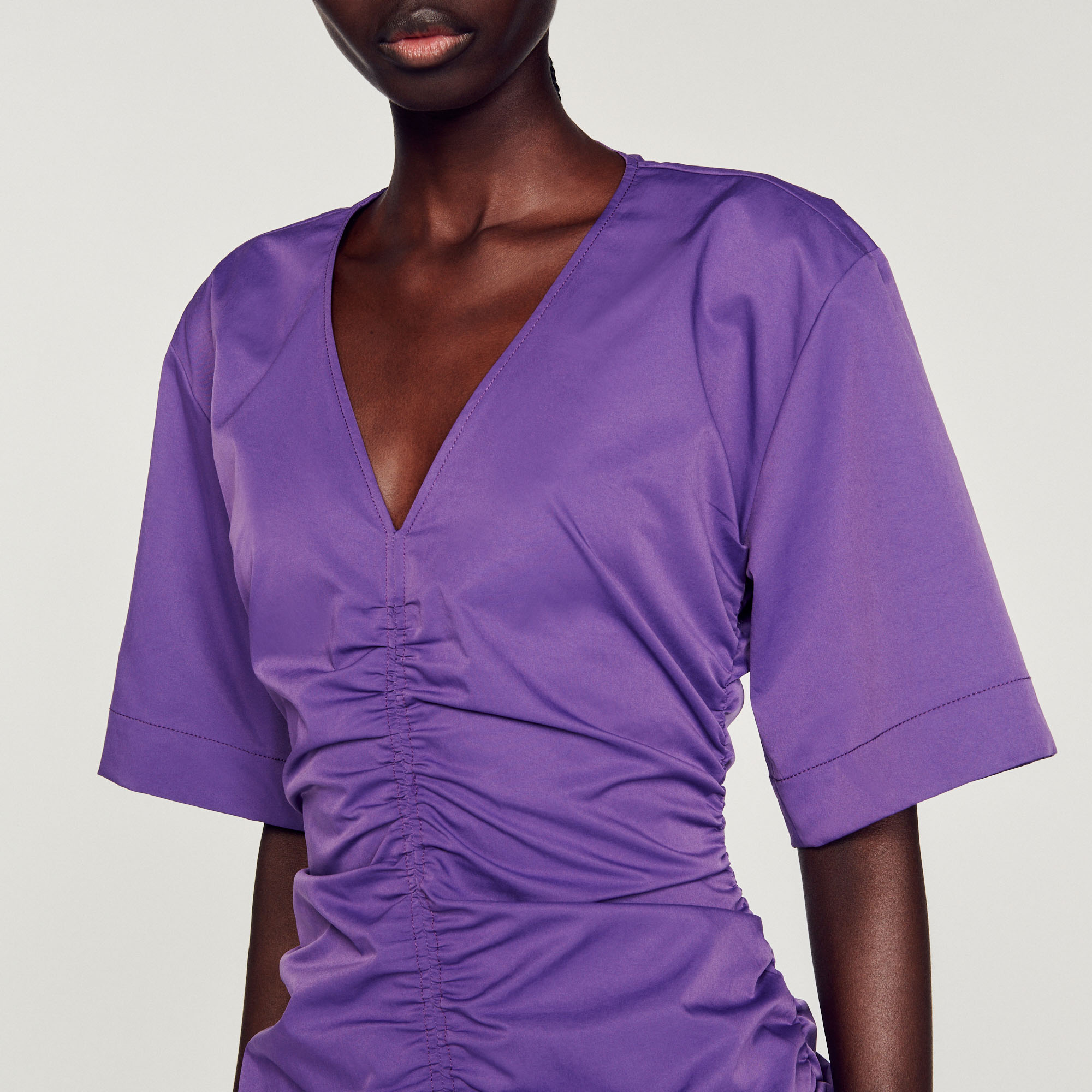 Robe courte froncee