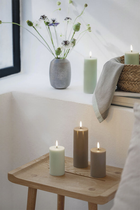 Uyuni LED pillar candle, Dusty Green, Smooth, 5,8x22 cm Dusty green
