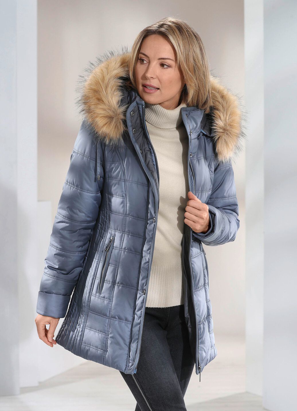 Jacke mit abnehmbarer Kapuze