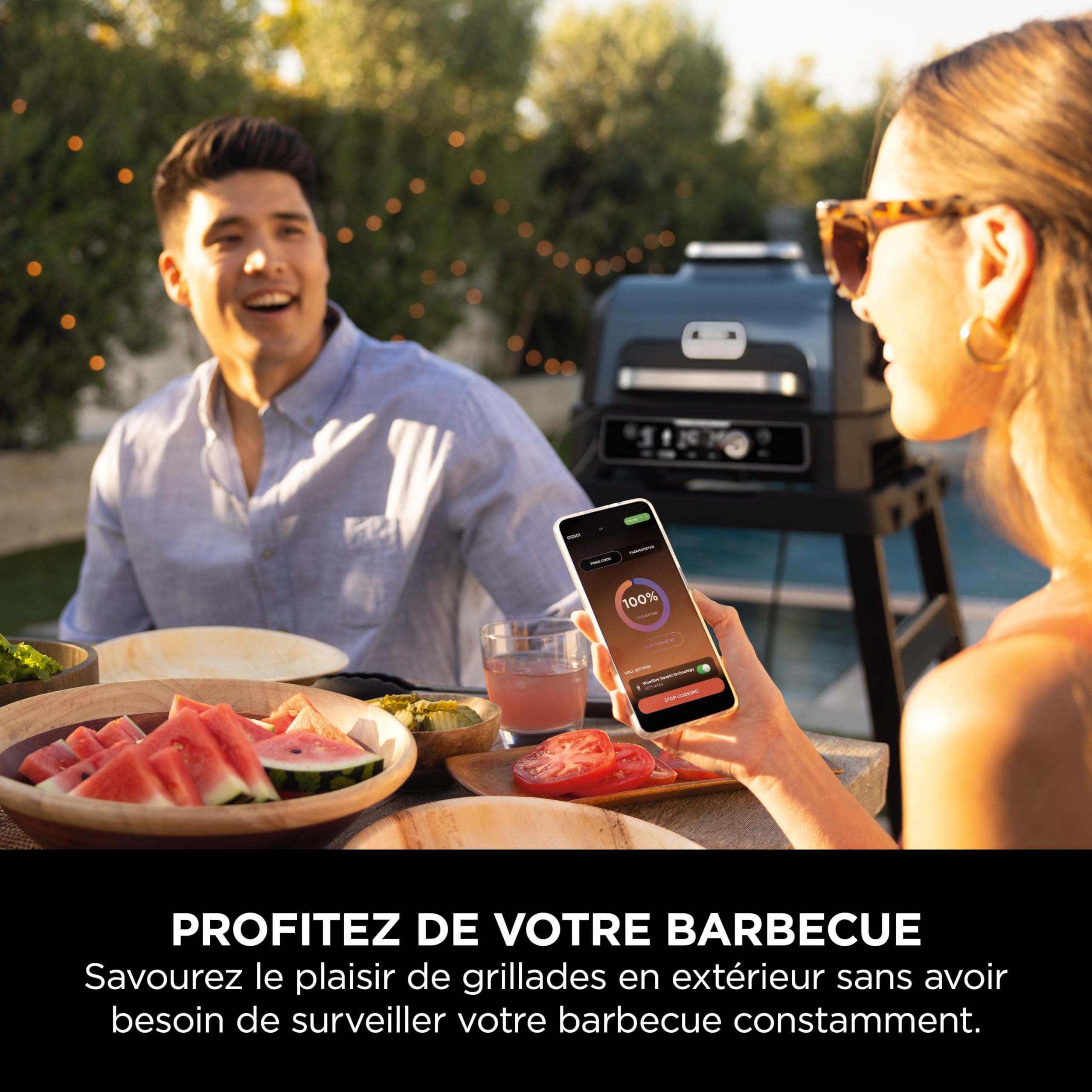 Ninja Woodfire Pro Connect XL Barbecue Électrique & Fumoir avec Contrôle d'Application, 2 Sondes, Grille, Housse, Revêtements & Brosse, Grill & Friteu