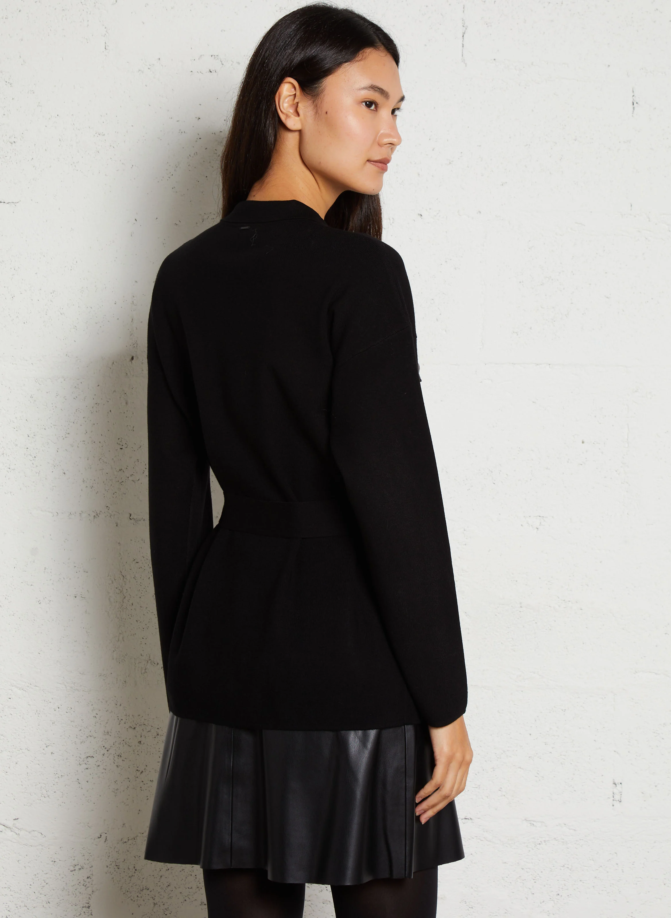 Gilet droit boutonné à ceinture | Noir