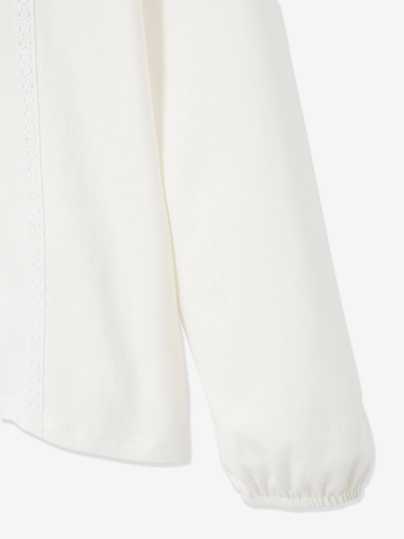 Blusa lisa verde-clara estilo camiseta com detalhes em macramê para meninas
