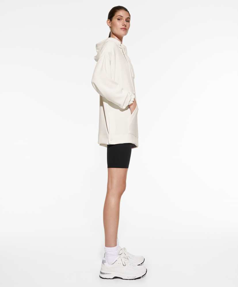 Moletom oversized em modal com toque macio e zíper.