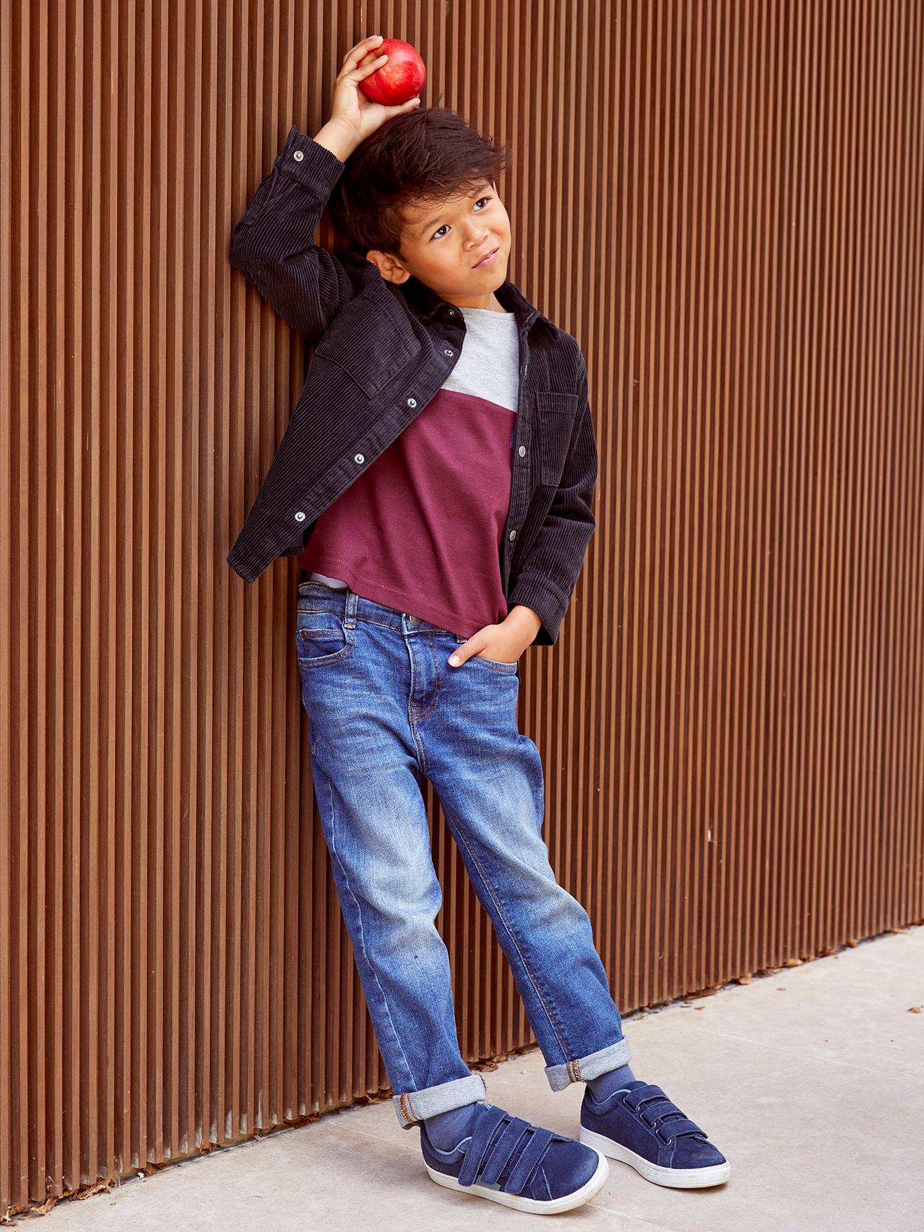 Calça jeans folgada e de cintura baixa para meninos, em denim cinza.