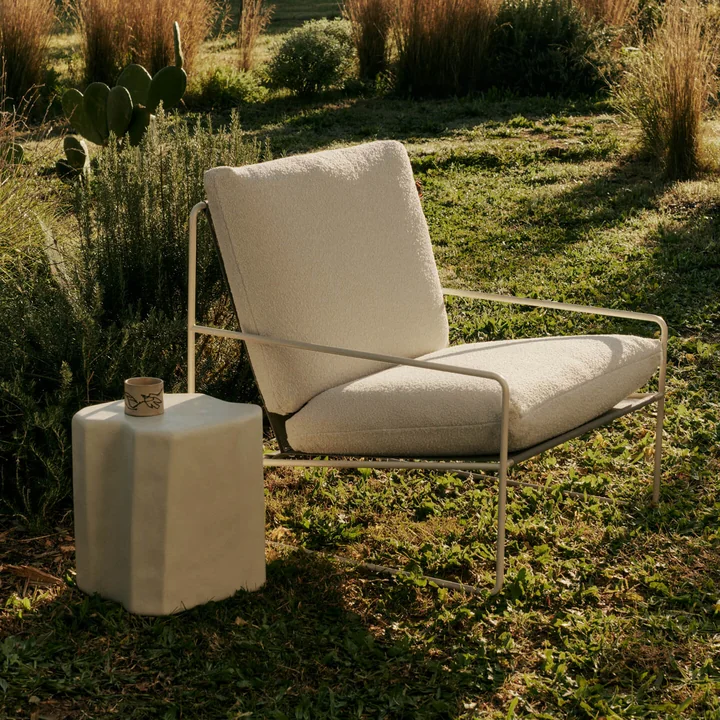 Ferm Living - Desert Stripe Outdoor Sessel, schwarz / chocolate