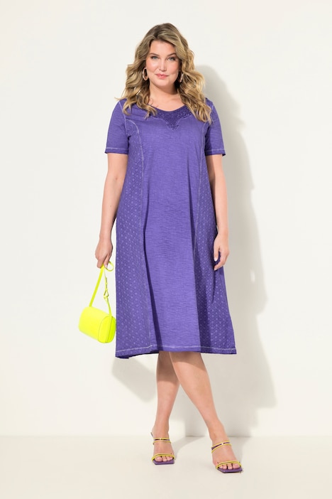 Jerseykleid, A-Line, cold dyed, V-Ausschnitt mit Lochstickerei, Halbarm