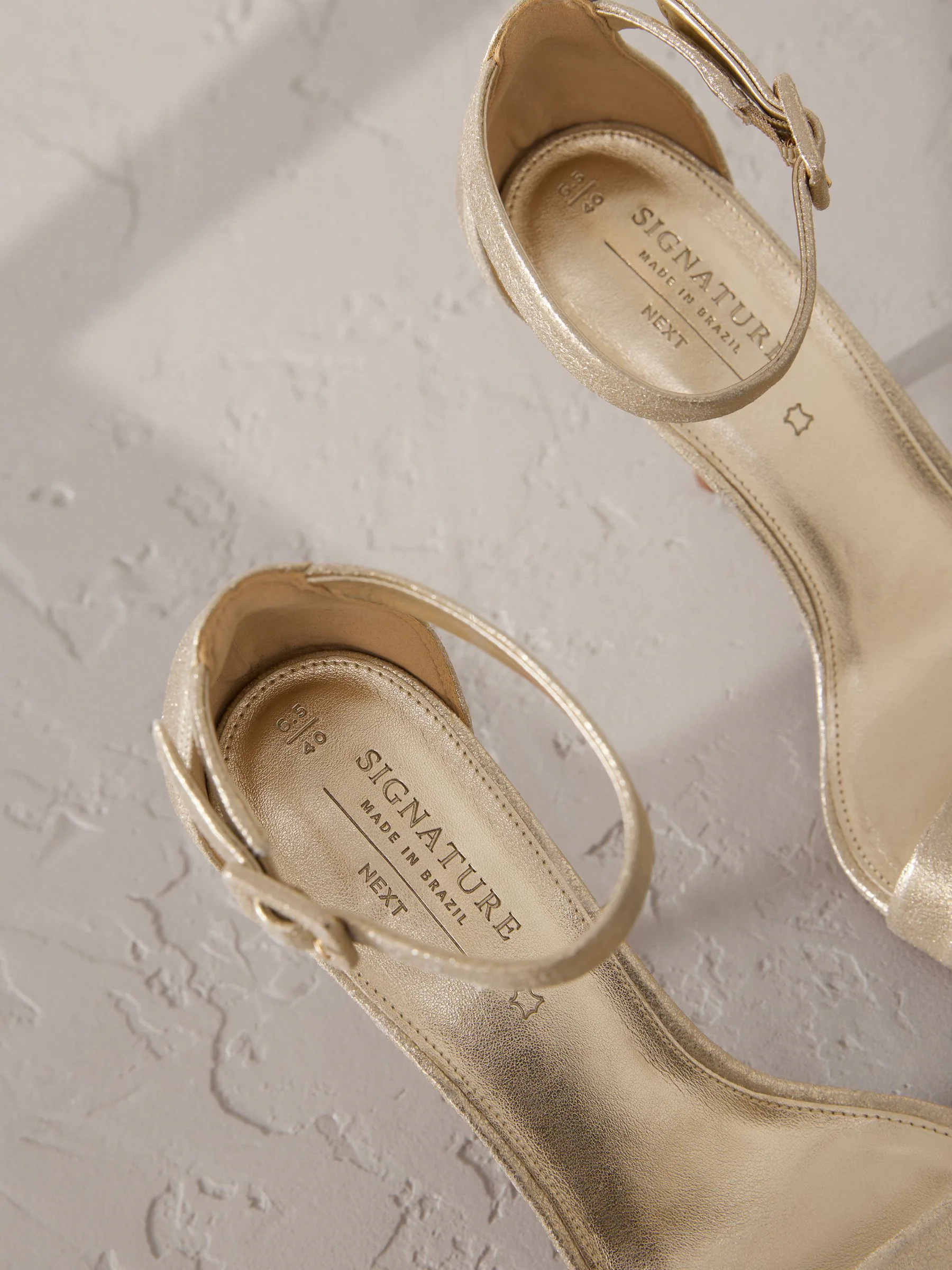 Goud - Signature Premium leren sandalen met hoge ronde neus