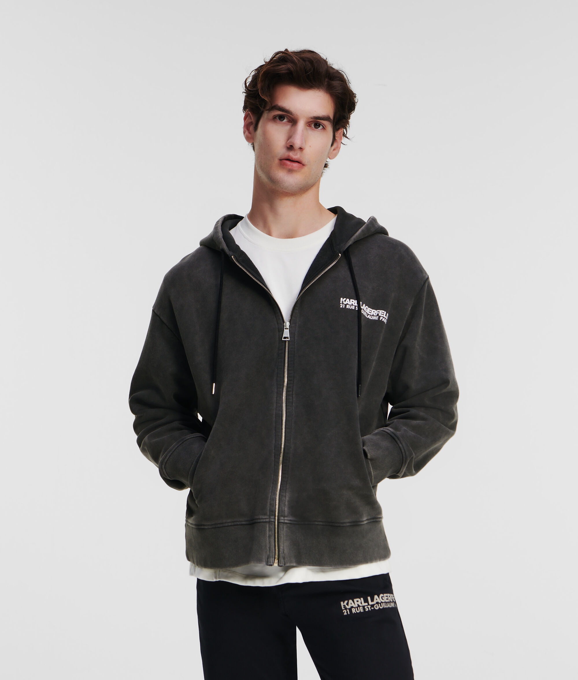SWEAT-SHIRT DÉLAVÉ ET ZIPPÉ À CAPUCHE RUE ST-GUILLAUME