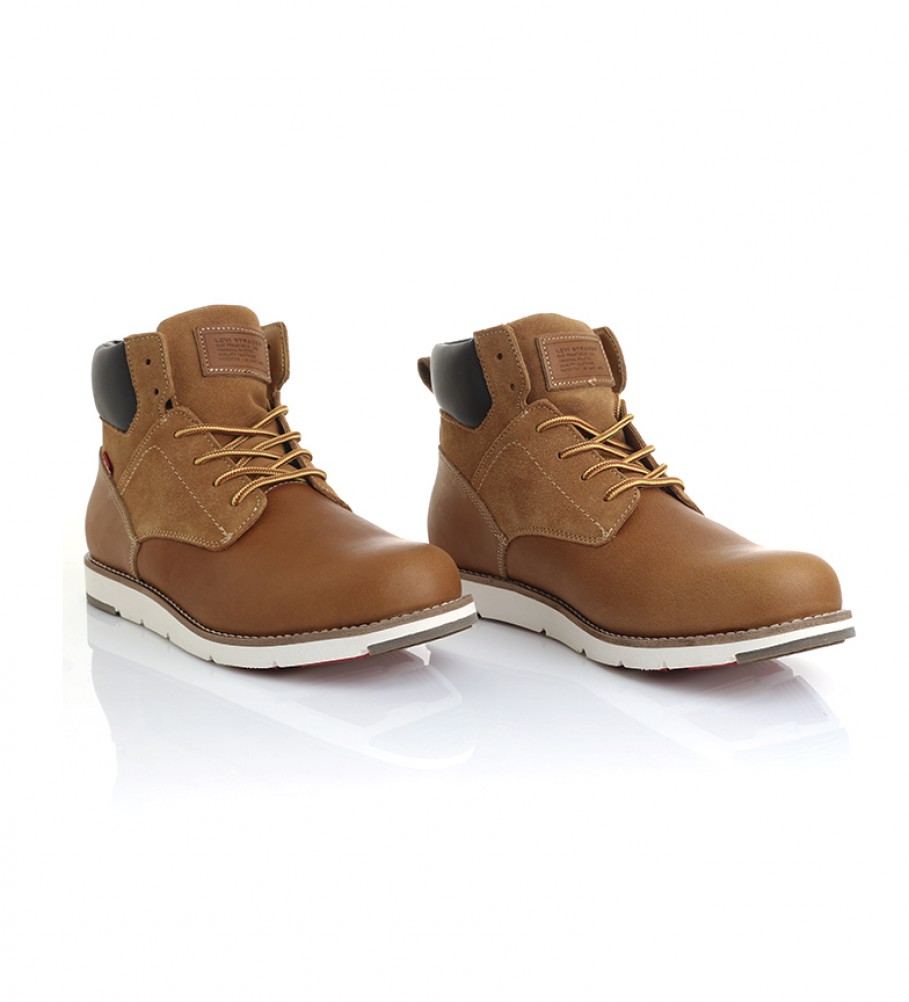 Botas Levi's Jax Plus em couro cor camelo
