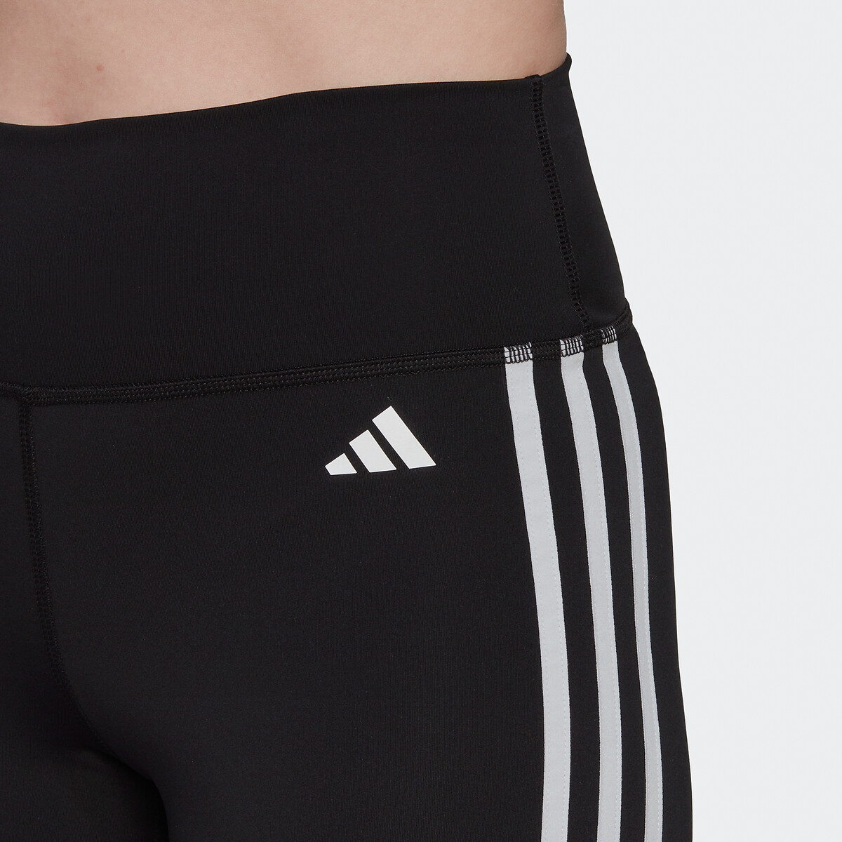 adidas Performance<br>Short esportivo tamanho grande Essentials 3 listras