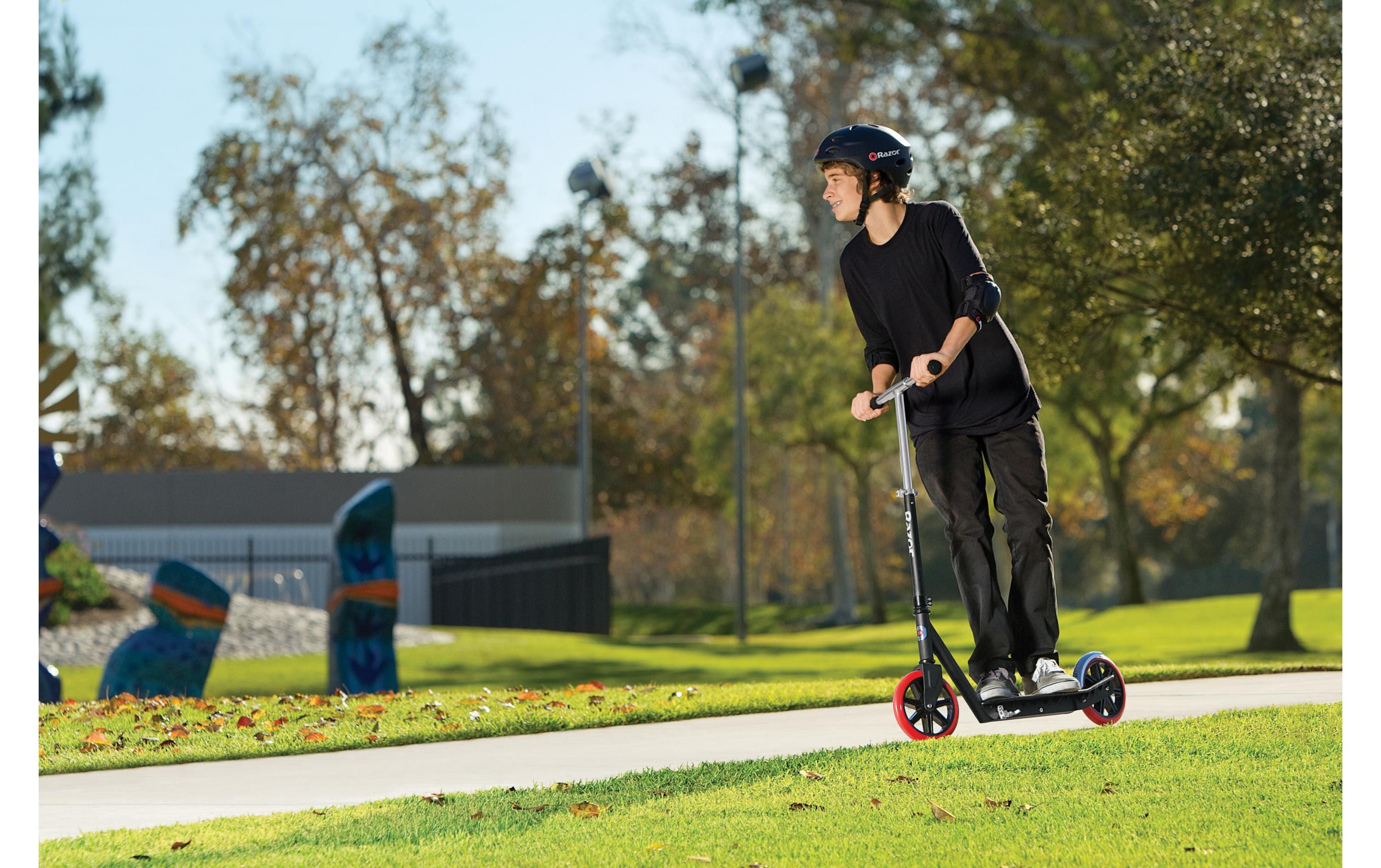 Scooter Carbon Lux, Schwarz 23LScooter