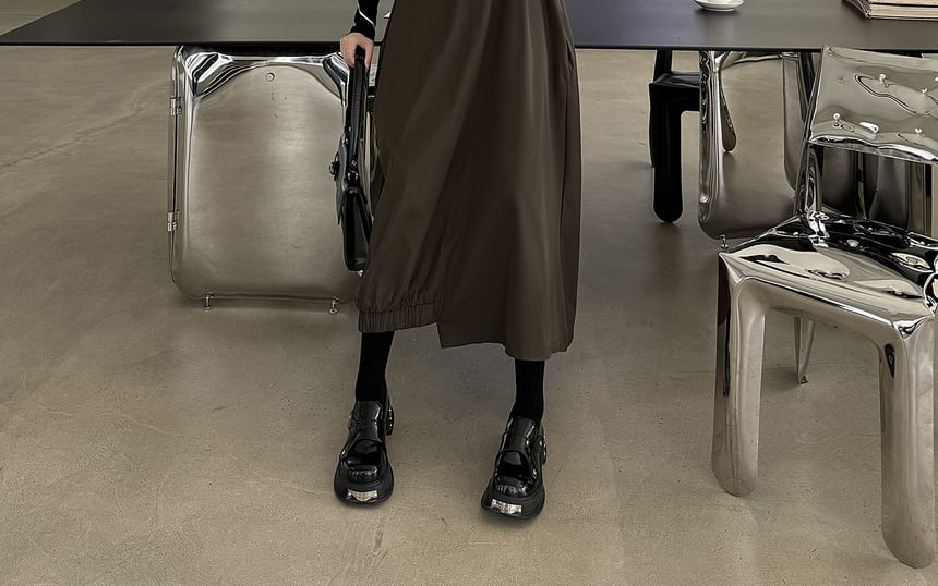 KUMI - Effen asymmetrische midi-A-lijn overalljurk