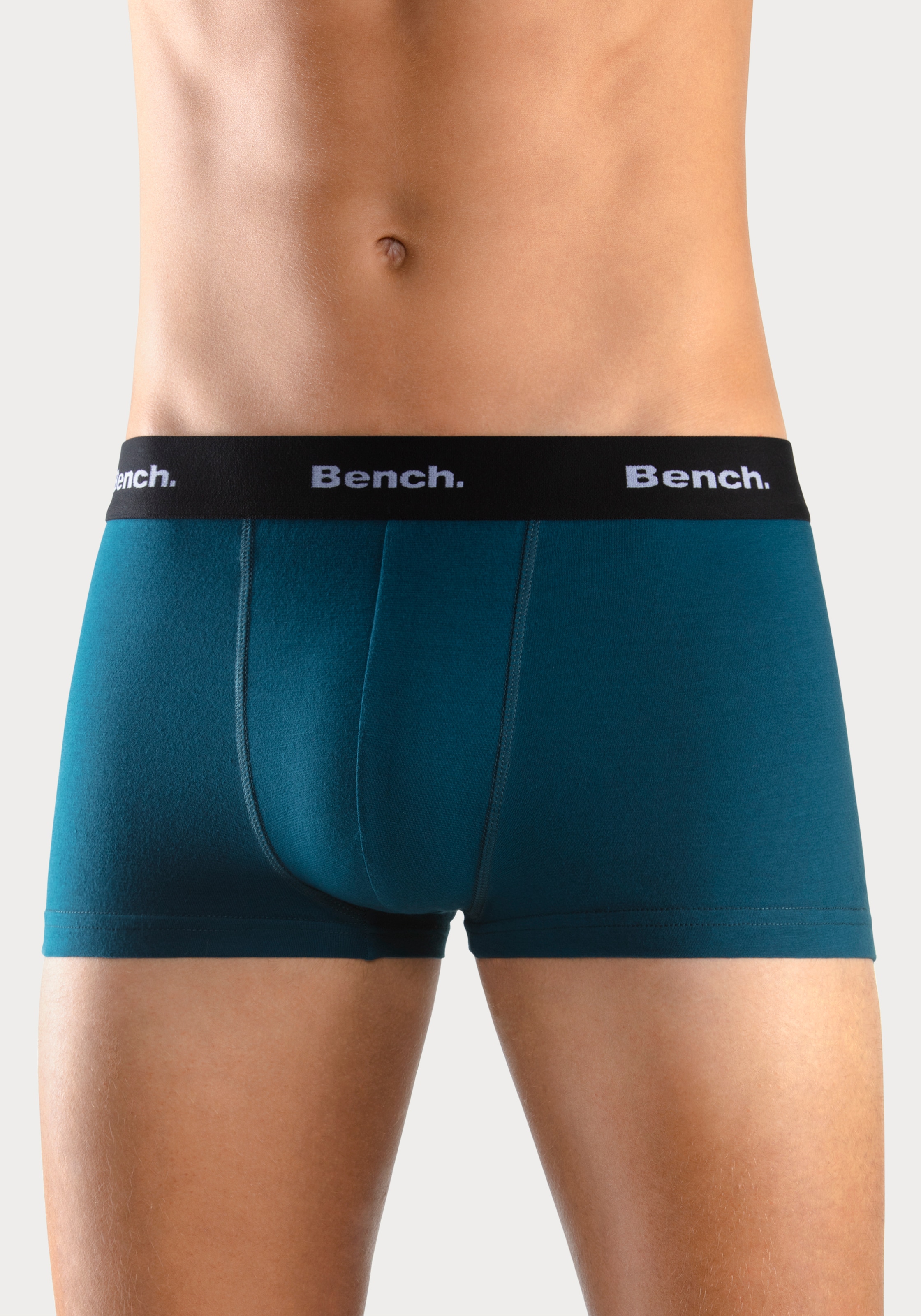 Bench. Hipster, 4 Stk. knapp sitzende Boxershorts aus Baumwollmischung