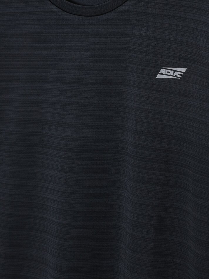 Camiseta esportiva técnica feminina - Cinza escuro