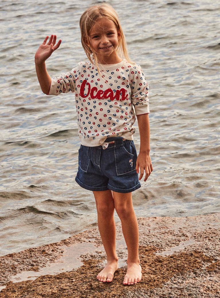 Short large en denim bleu foncé