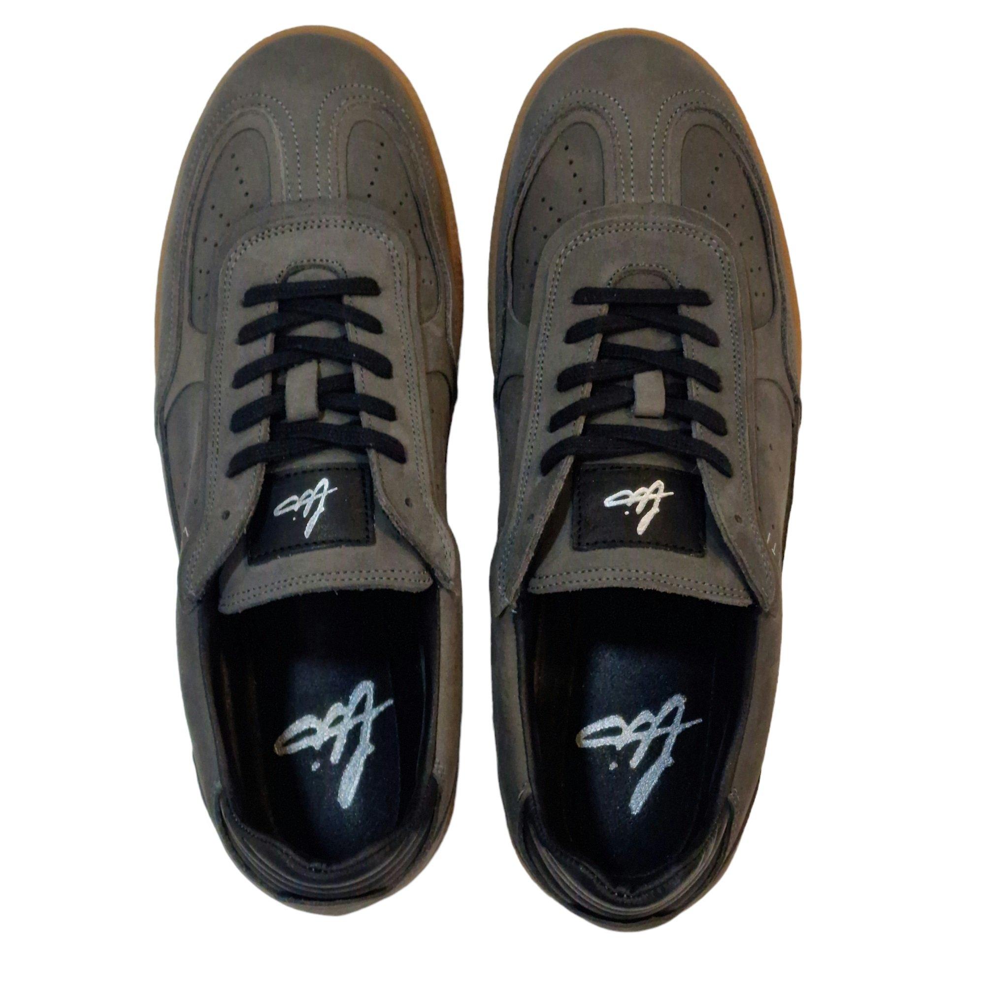 Loyalti Kyle Low Trainers Mens