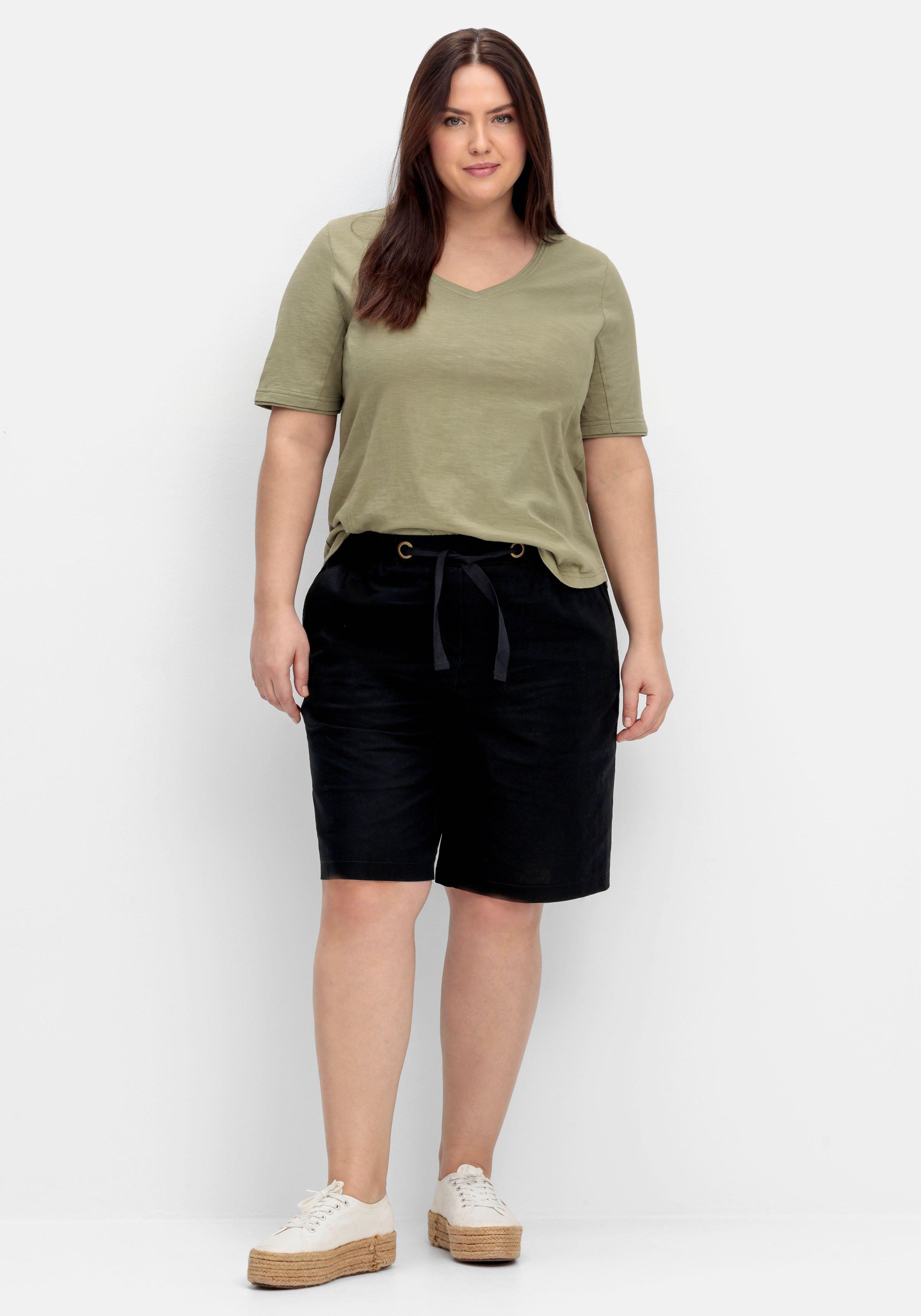 Shirt mit V-Ausschnitt und gerundetem Saum