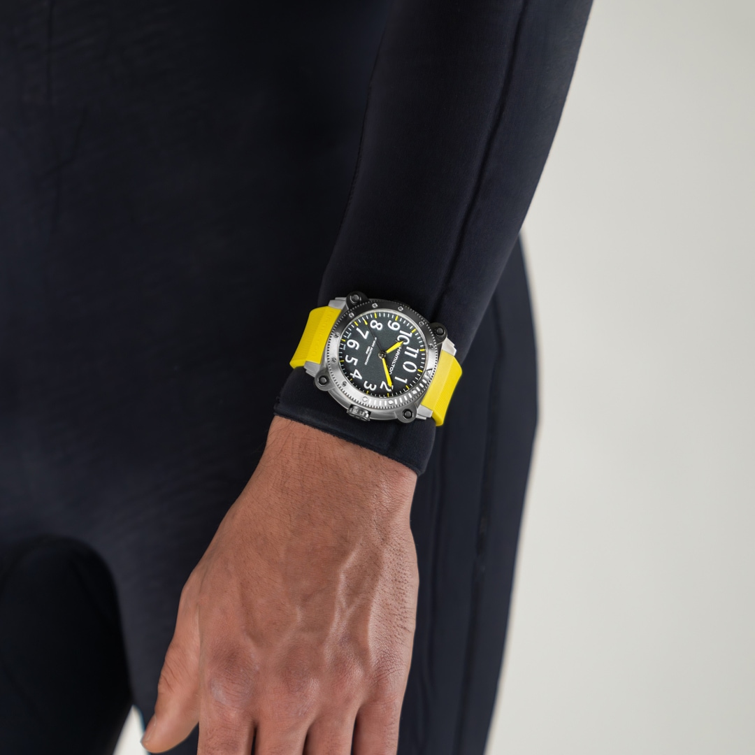 Hamilton Khaki Navy BeLOWZERO Auto Titanium