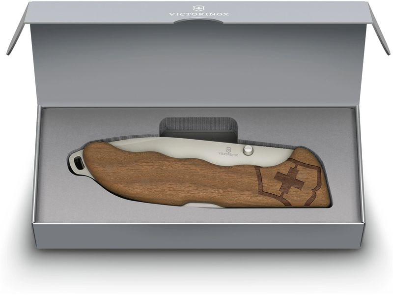 Victorinox Taschenmesser Evoke Wood, 136 mm, Braun Klappbares Messer mit Schalen aus Nussbaumholz
