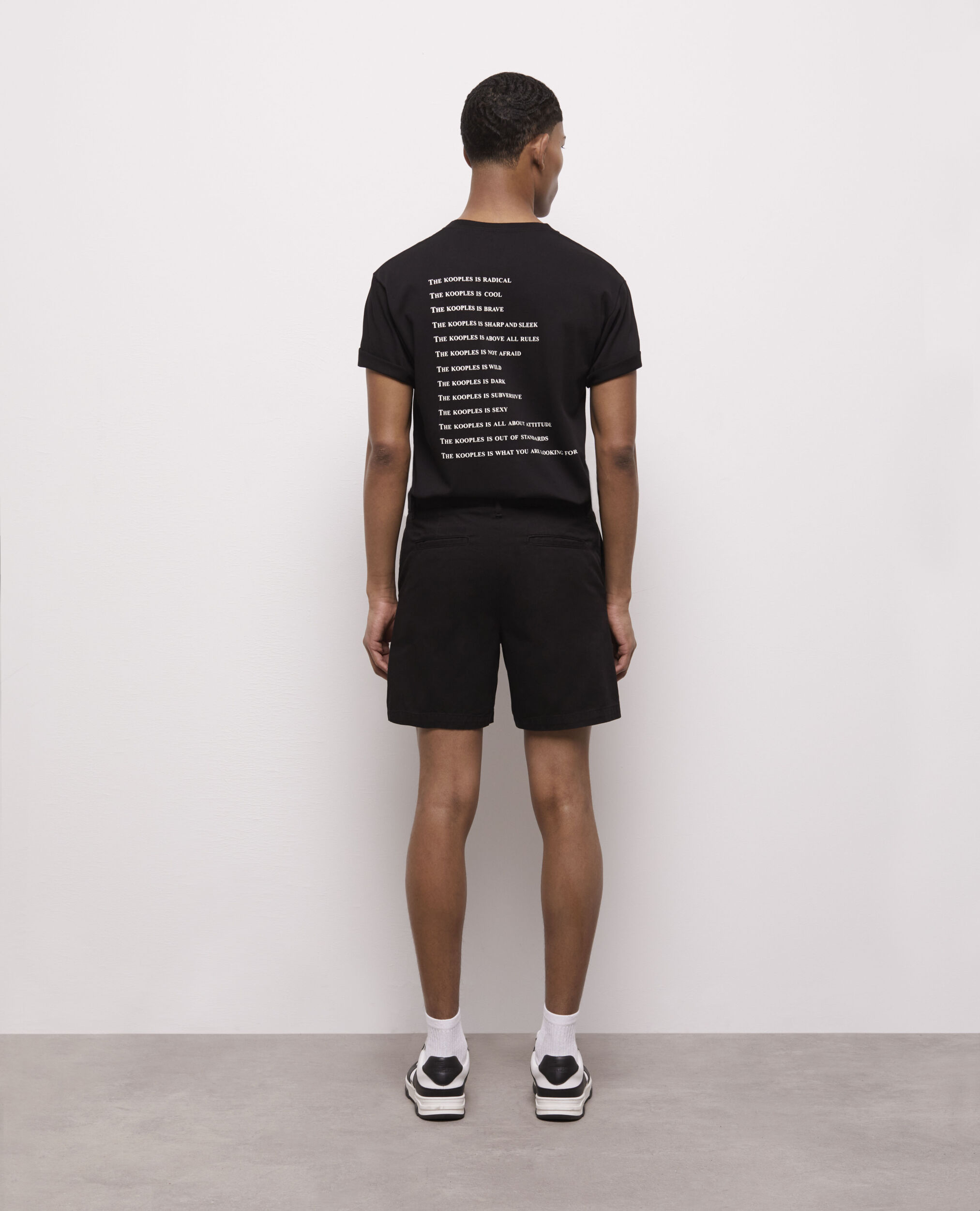 Short court noir en coton