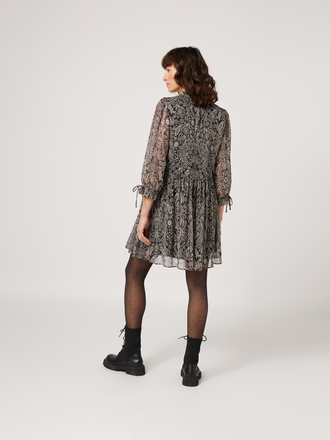 Robe courte à col montant