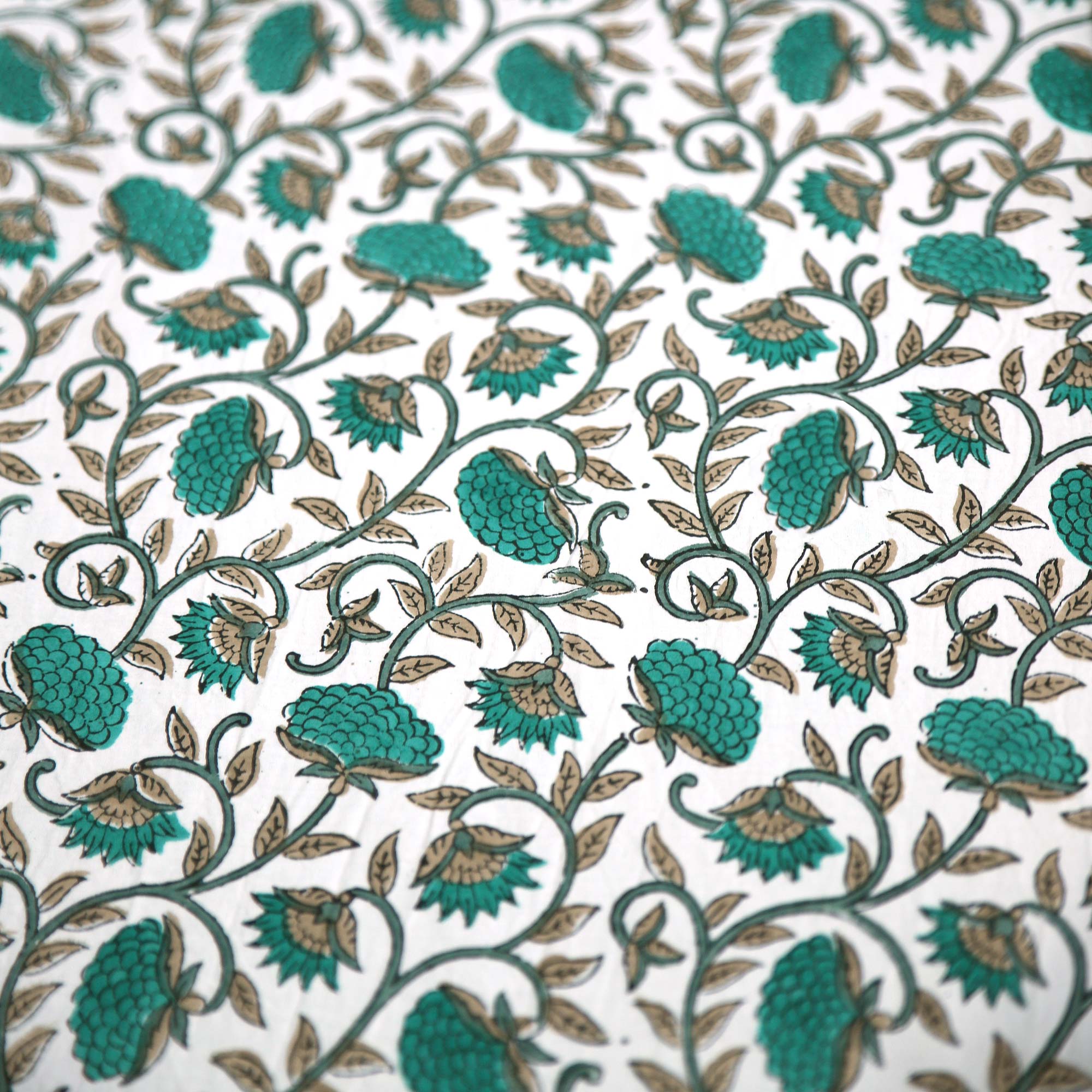 Tischdecke mit Blumenmuster, weiß, grün-grau, L 100 cm, B 100 cm von fischer's lagerhaus